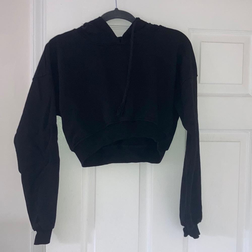 Black crop hoodie